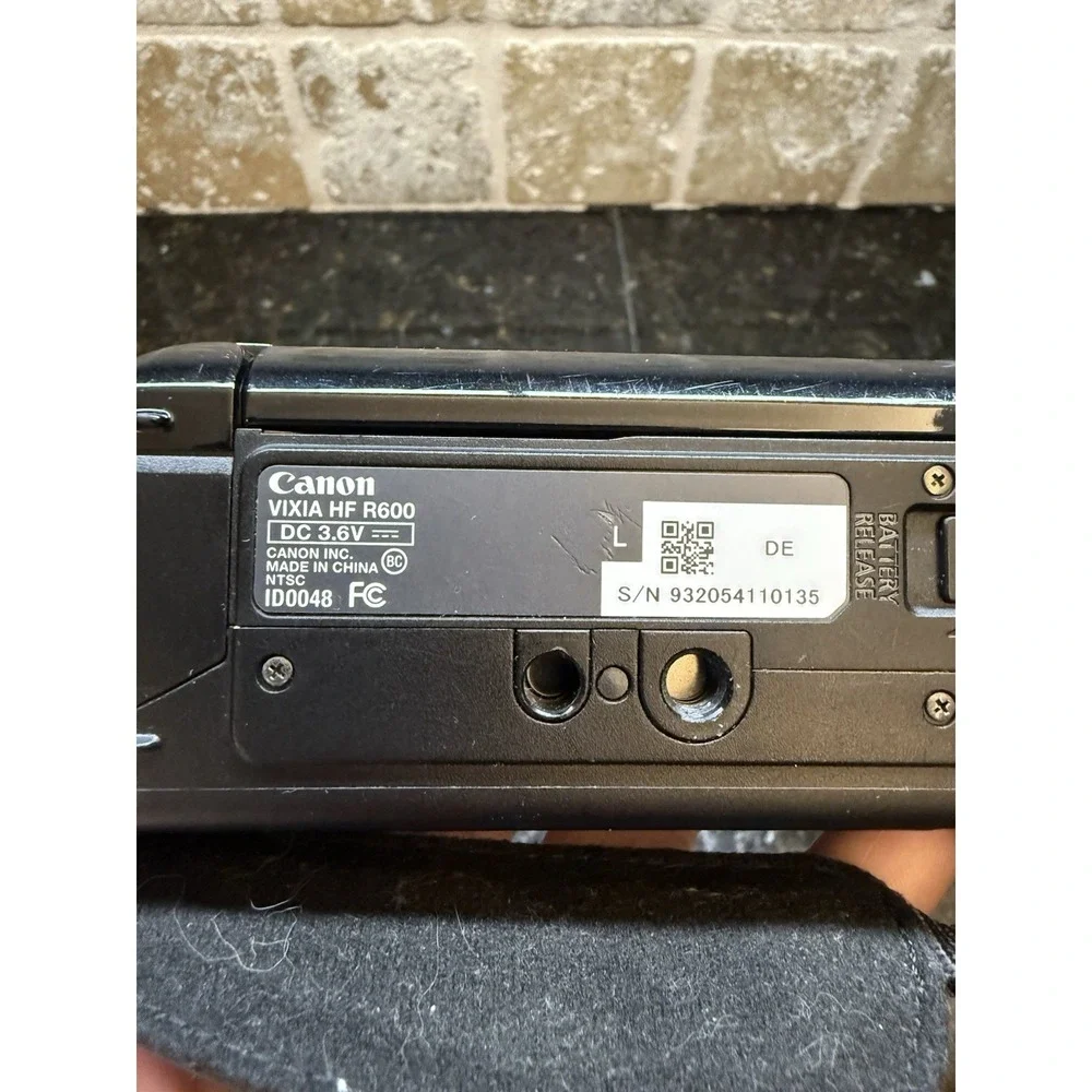 Canon‎ VIXIA HF R600 Video Camcorder Camera Full HD 57x Zoom CMOS